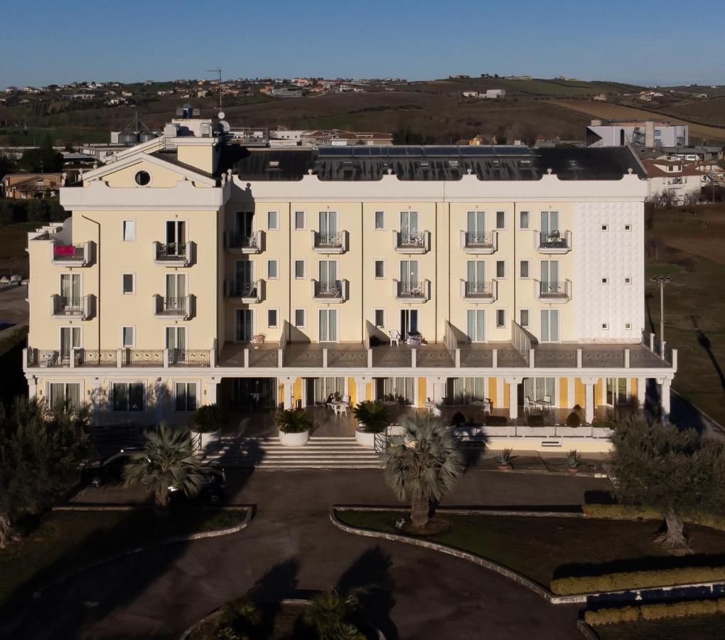 Hotel Concorde Sant'Egidio alla Vibrata Екстер'єр фото