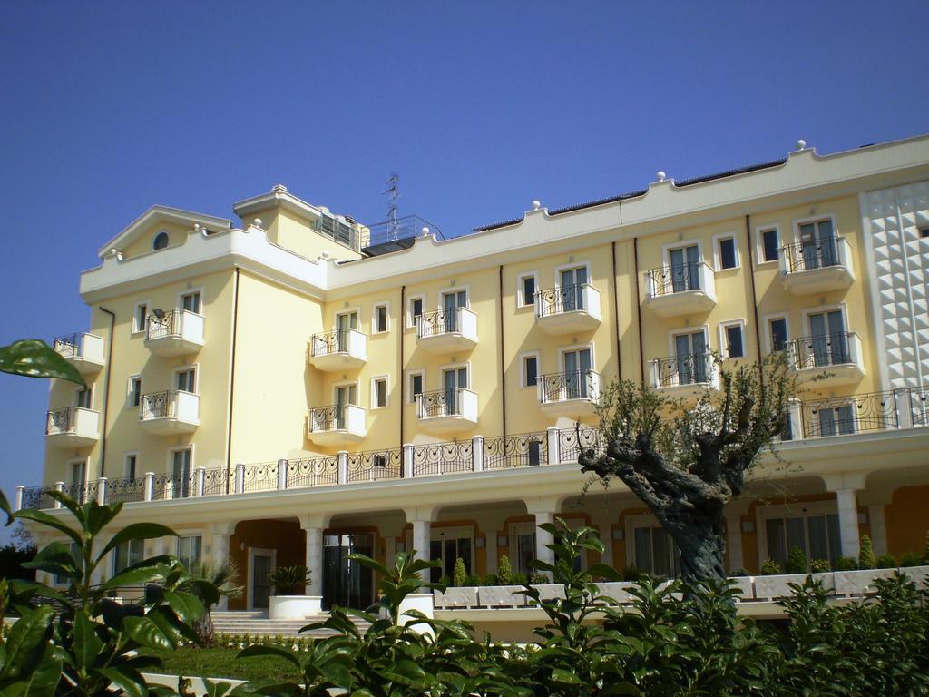 Hotel Concorde Sant'Egidio alla Vibrata Екстер'єр фото