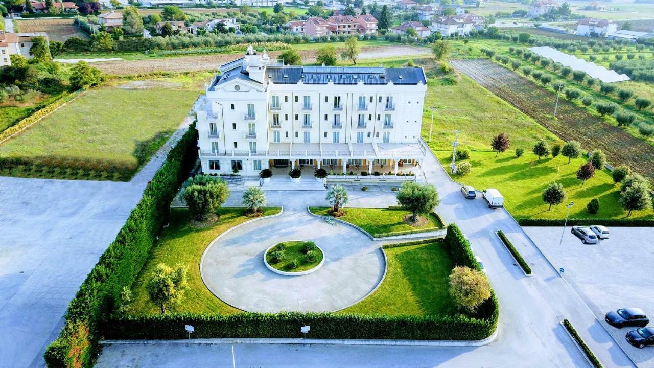 Hotel Concorde Sant'Egidio alla Vibrata Екстер'єр фото